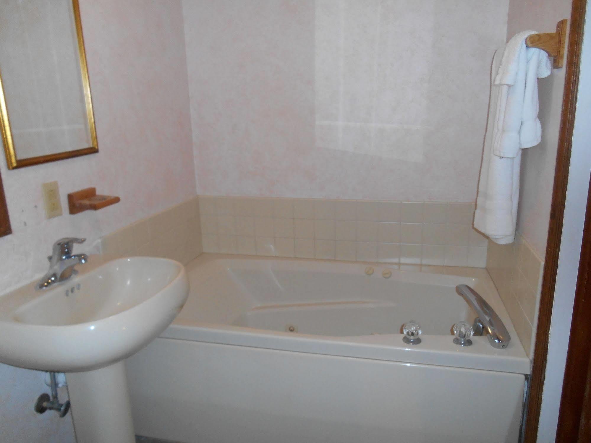Meris Gardens B&B Bethany Beach Exteriör bild